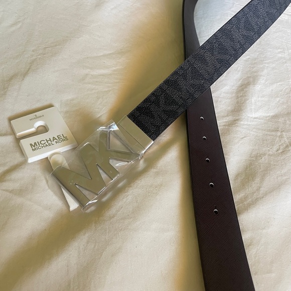 MK Large Monogram Twist Reversible Brown Belt - Picture 3 of 4